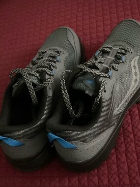 Saucony Men's Gray and Black Athletic Sneakers with Blue Highlights